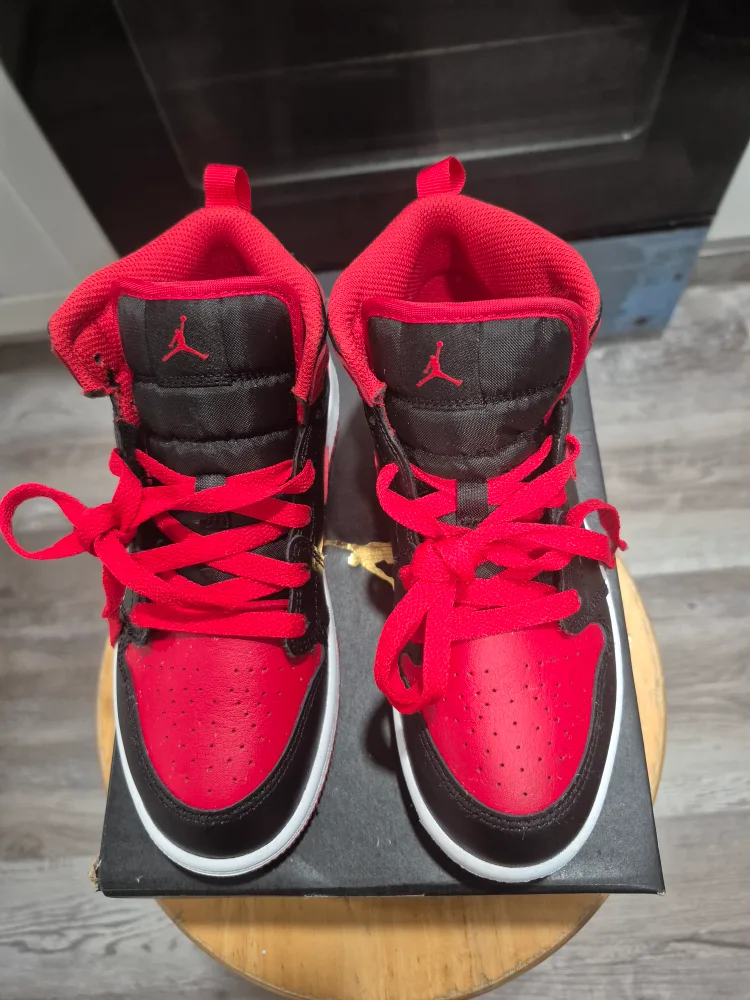 Jordan 1 Mid (PS) Red/Black Size 2.5Y image indicator(6)