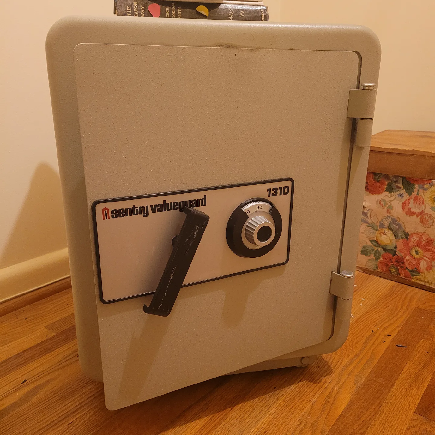 Sentry Valueguard Safe 1310 image indicator(3)