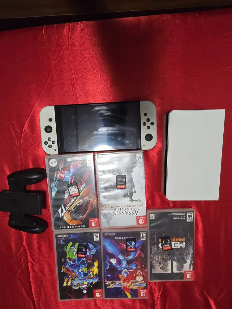 Nintendo Switch OLED Model White + 5 Games image indicator(2)