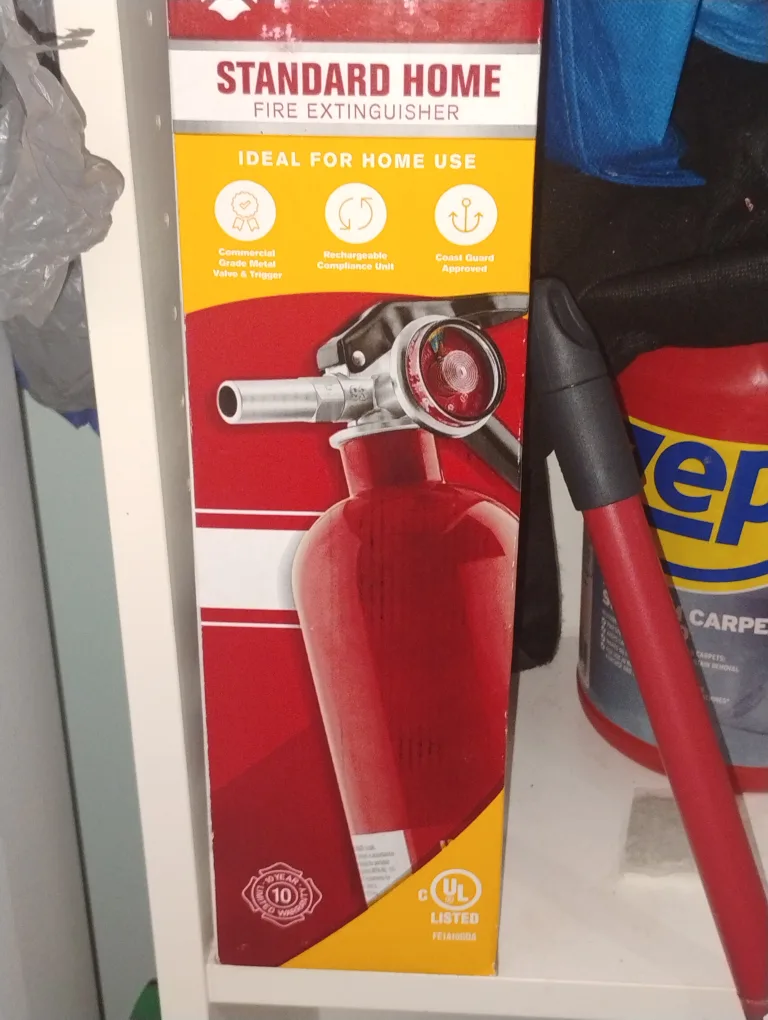 First Alert Standard Home Fire Extinguisher image indicator(2)