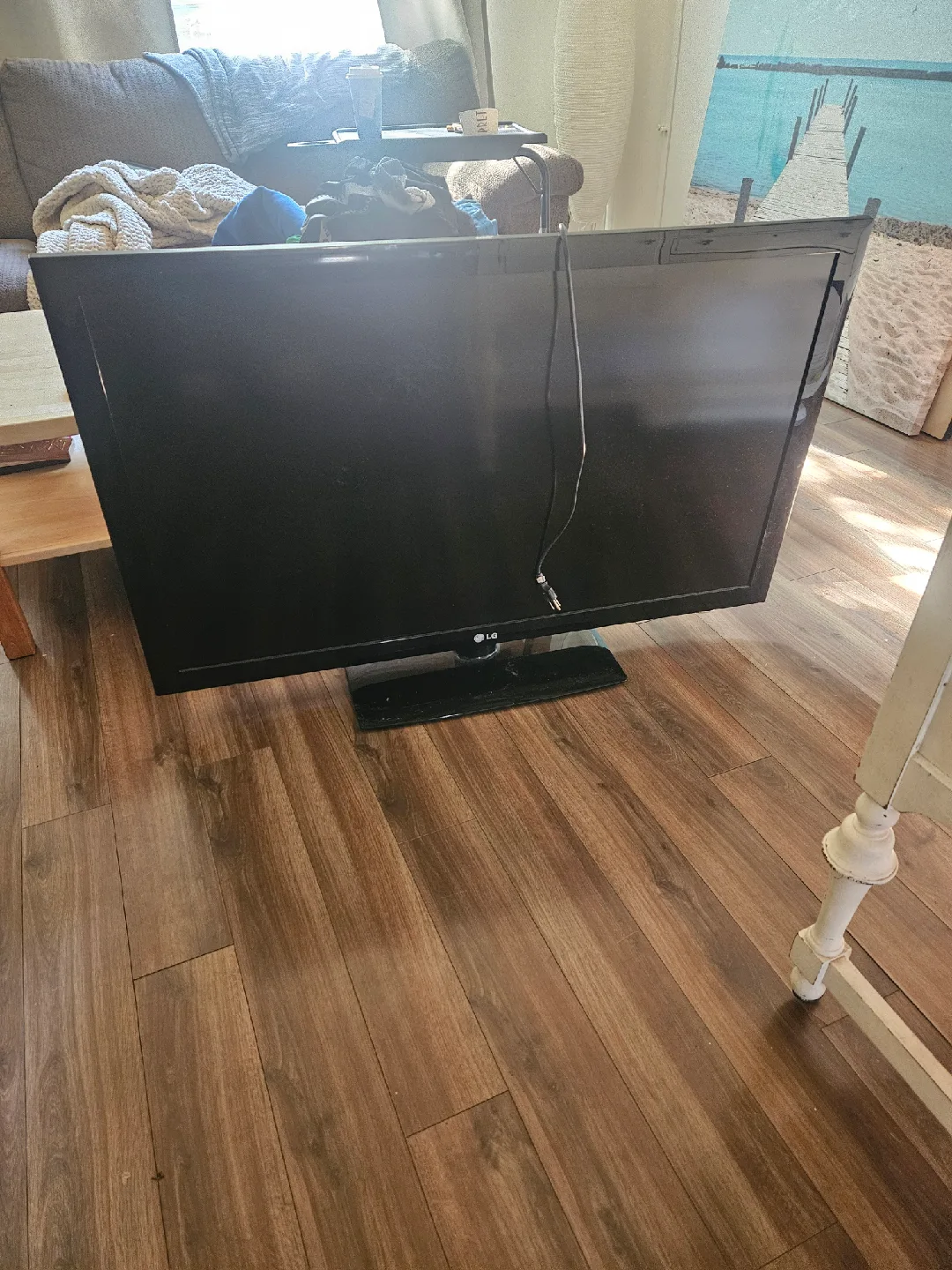 LG 47LD450 47 inch TV thumbnail
