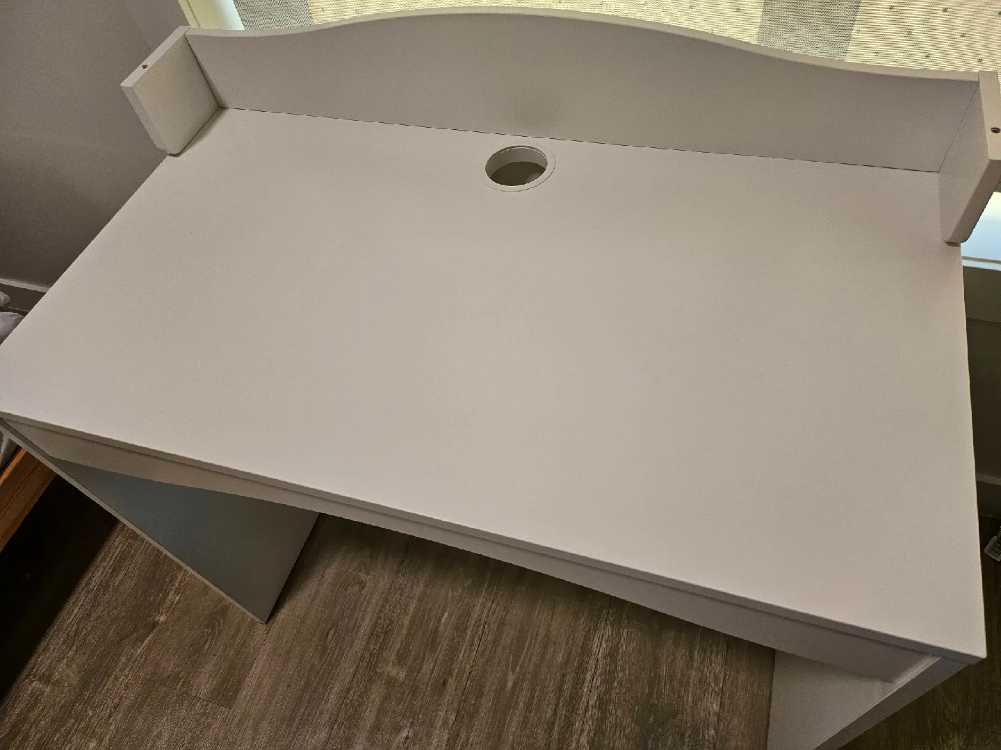 Ikea White Desk / Bureau blanc  (93x51x88cm) image indicator(3)