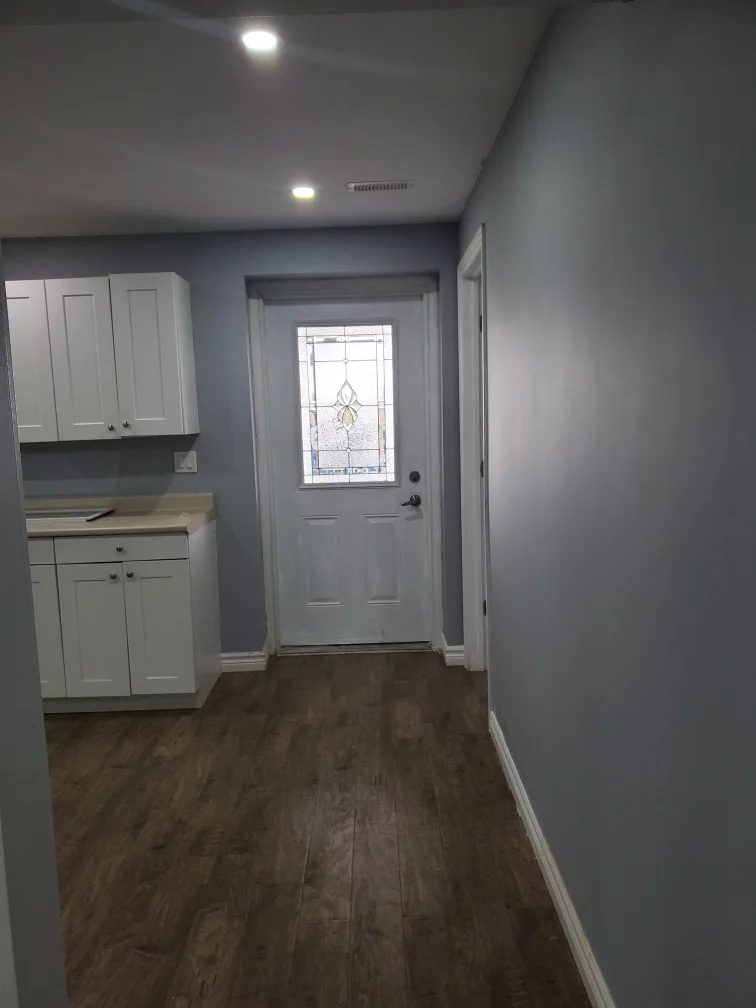 walk out basement for rent image indicator(3)