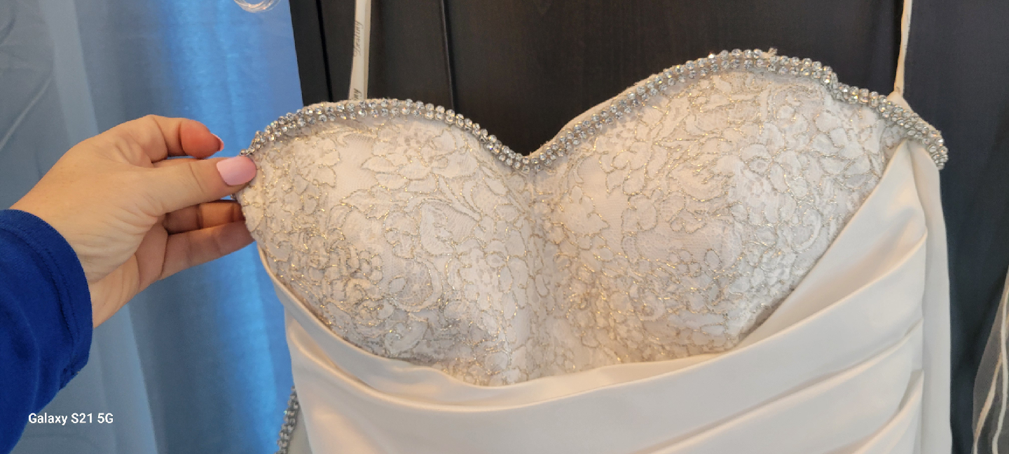 White Wedding Dress with Diamond  Detailing - photo 4