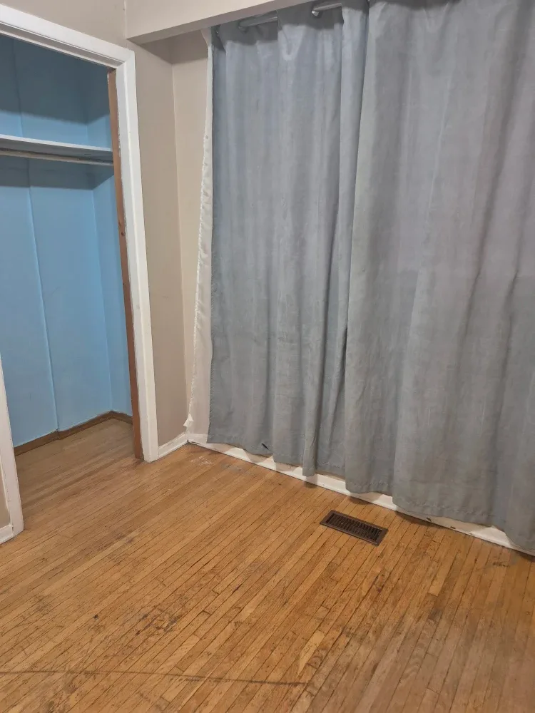 2 bedroom and 1.5 bathroom in basement for rent image indicator(6)