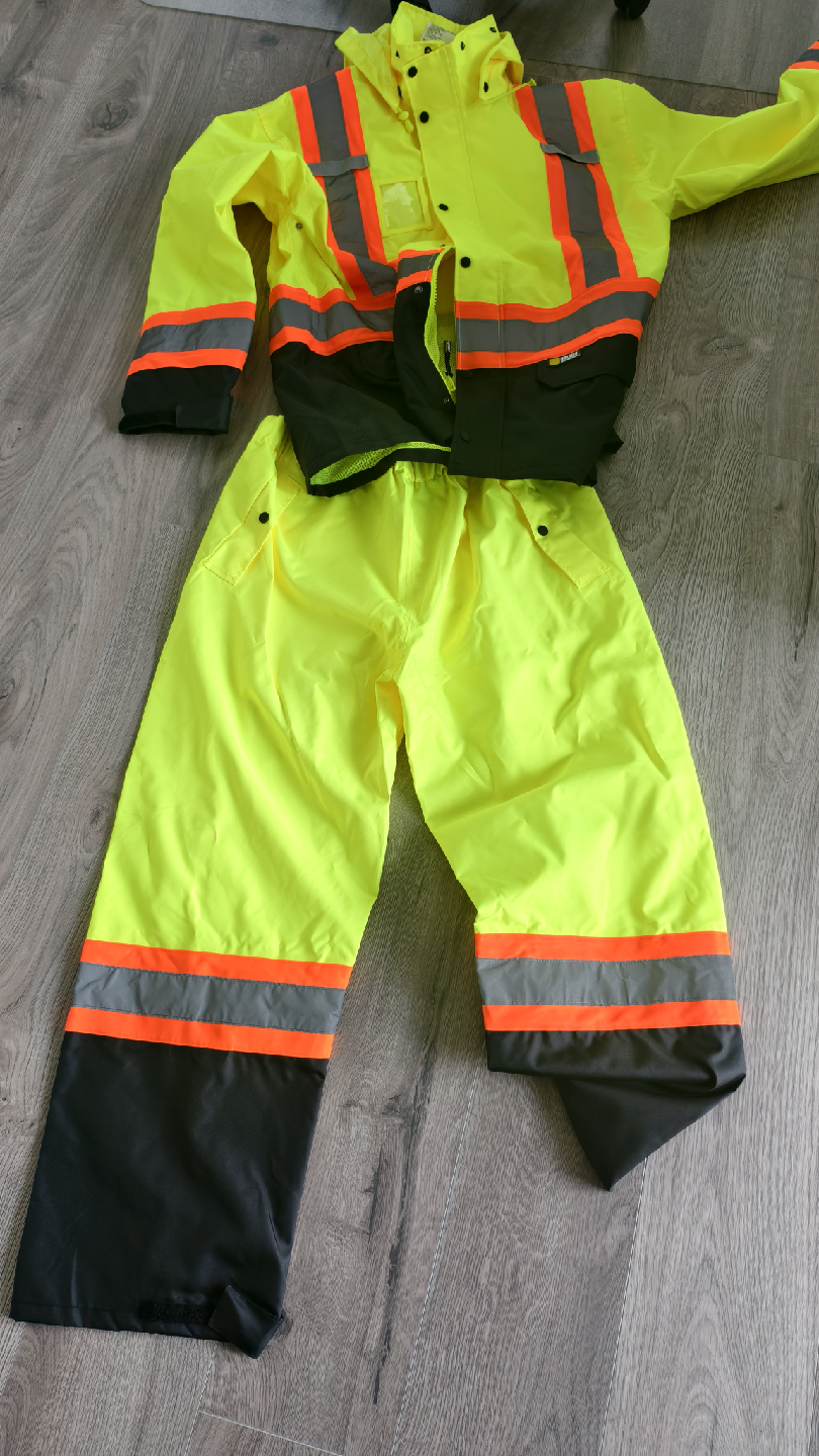 Holmes Workwear Rain Suit & Safety Glasses