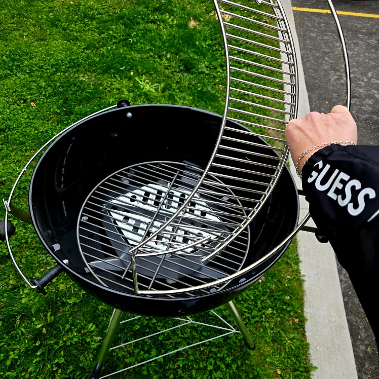 Weber Original Kettle Premium 22” Charcoal Grill image indicator(8)