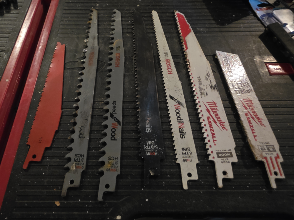 Reciprocating Saw Blades: Bosch, Milwaukee  7 blades total
