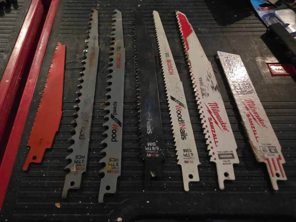 Reciprocating Saw Blades: Bosch, Milwaukee  7 blades total thumbnail