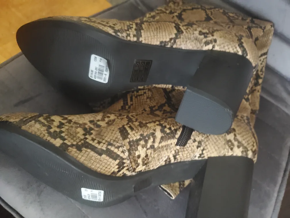 Penningtons Snakeskin Heeled Boots - Size 12W image indicator(5)