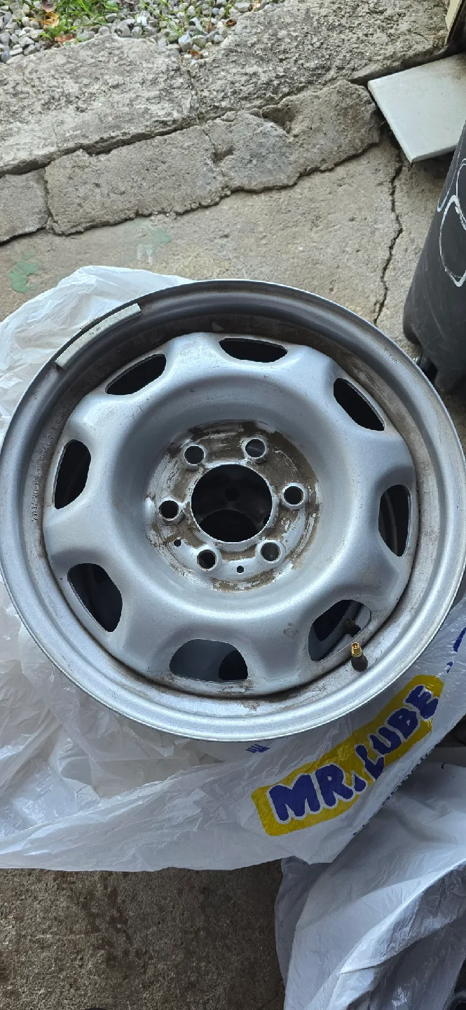 Ford 17x7.5 Steel Rim Wheel