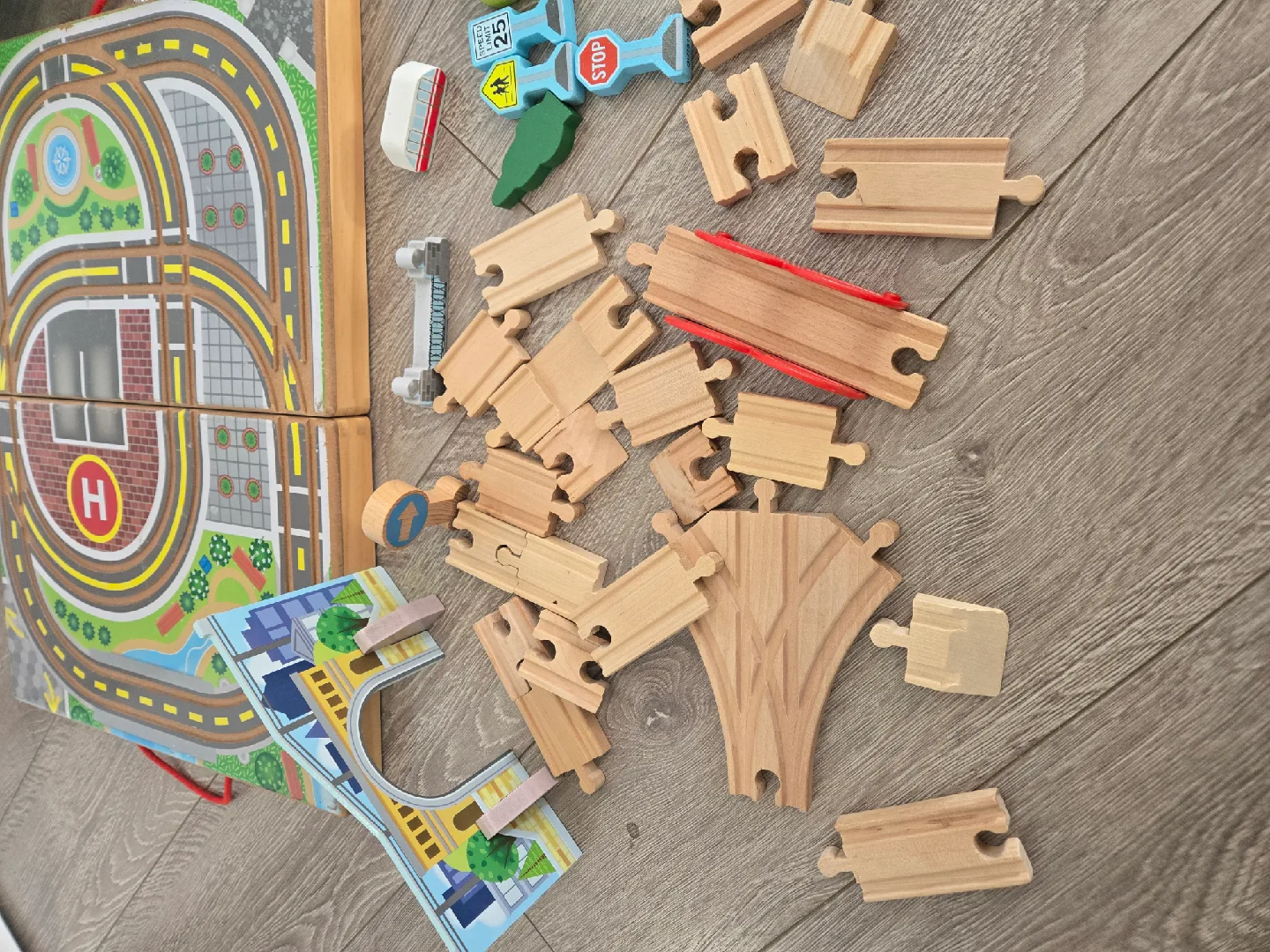 Kids train track toy set image indicator(3)