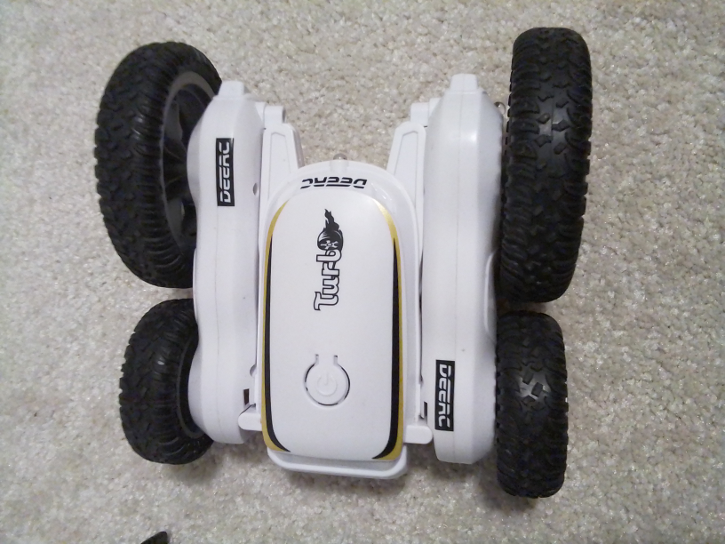 DEERC Turbo Twister RC Stunt Car - photo 2