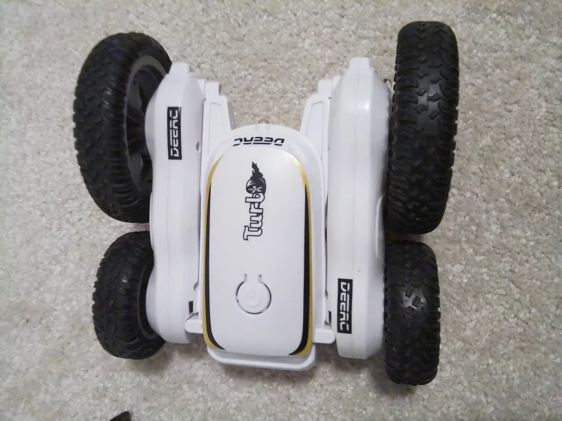 DEERC Turbo Twister RC Stunt Car image indicator(2)