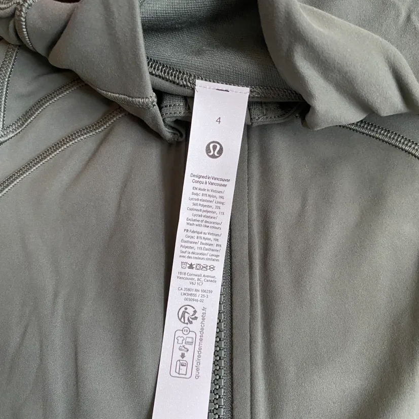 NWT Lululemon Defined Cropped Jacket - Size 4, Palm Deco image indicator(7)
