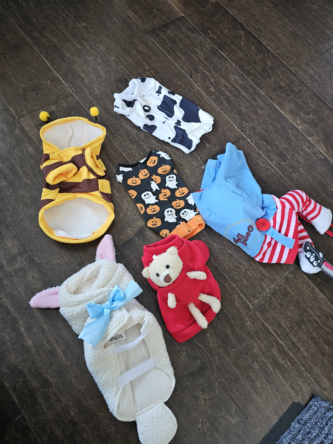 (New)Dog Halloween Costumes,price between $10 to $20