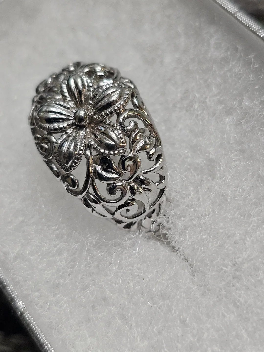 Vintage Style Silver Ring & Earrings Set Stamped 925 image indicator(2)