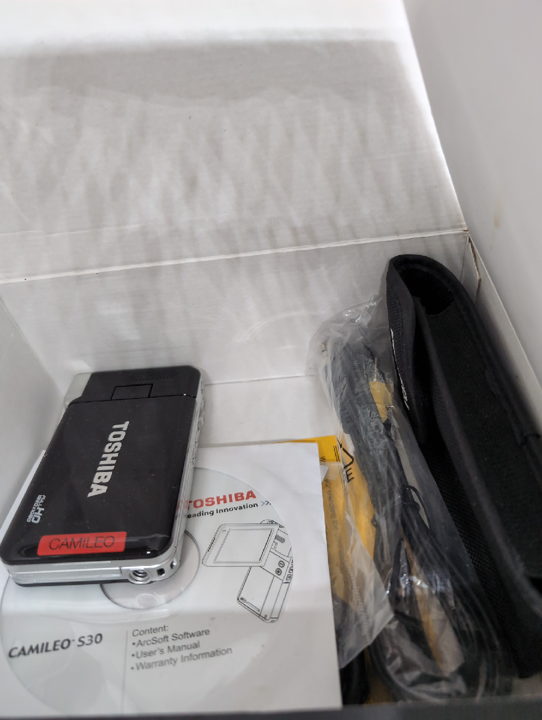 Toshiba Camileo S30 HD Camcorder - Like New! - photo 4