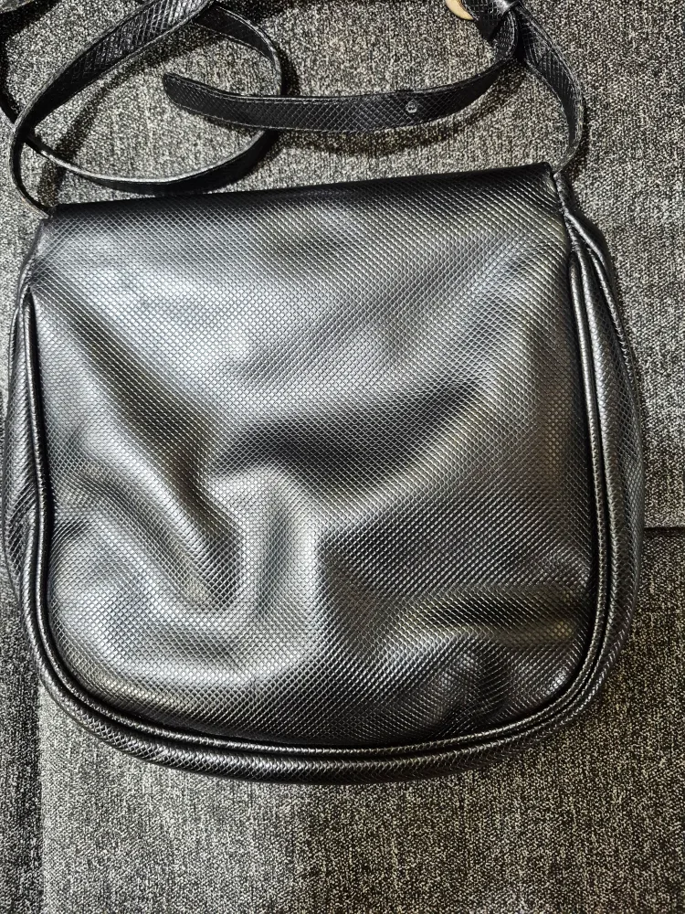 Bottega Veneta vintage crossbody vintage bag image indicator(5)