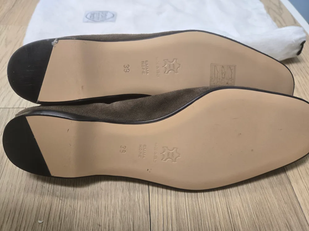 Emma Hope's Shoes Regalia for feet, Size 39 image indicator(4)