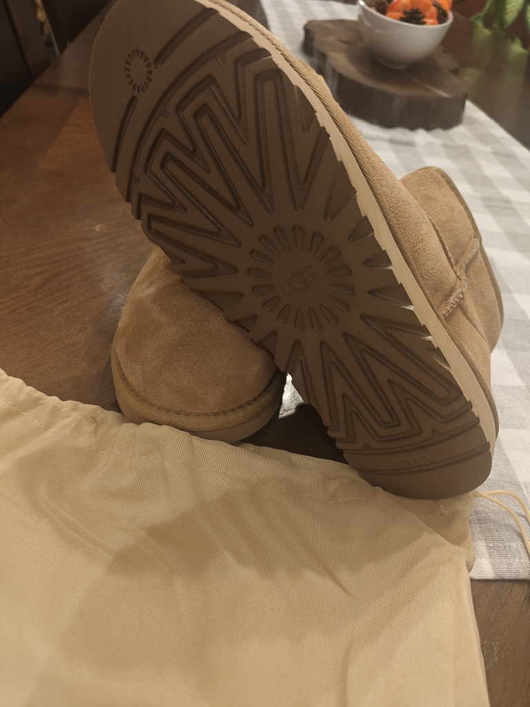 UGG Classic Mini Boots - Size 8 - photo 3