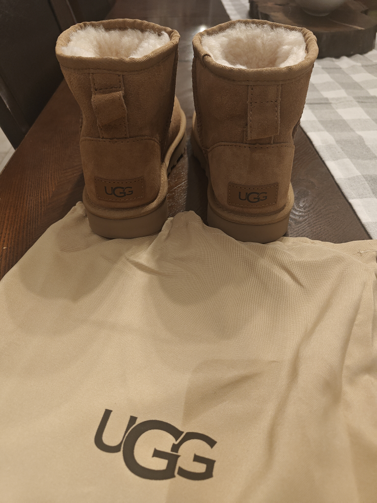 UGG Classic Mini Boots - Size 8 - photo 4