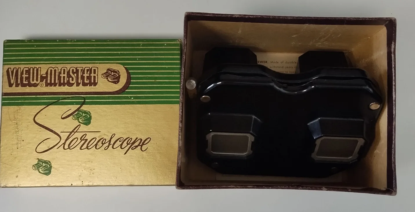 Vintage View-Master Stereoscope with Reels & Box image indicator(3)