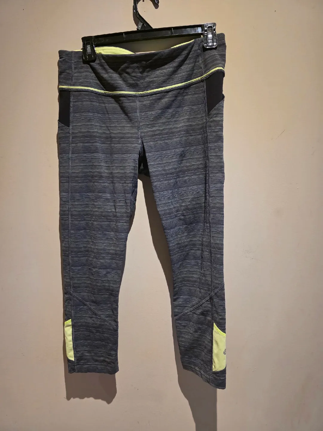 Lululemon Grey Crop Leggings thumbnail