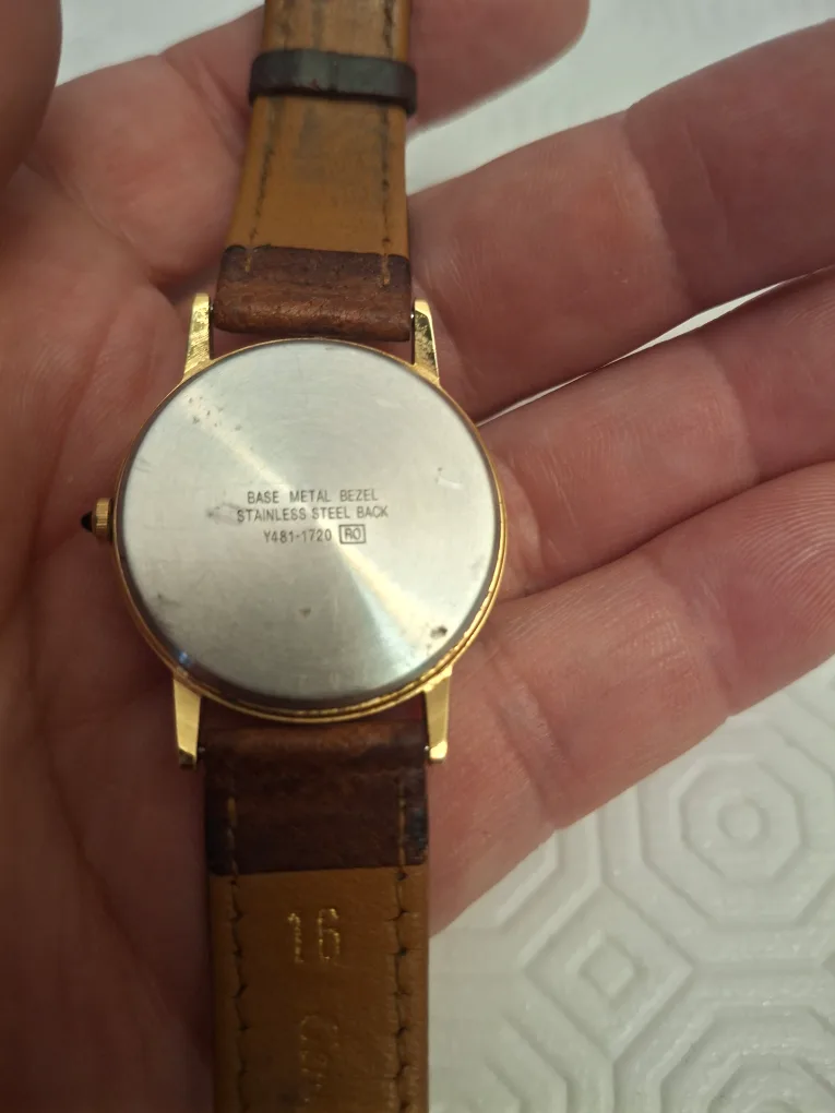 Lorus Disney Mickey Mouse Quartz Watch image indicator(3)