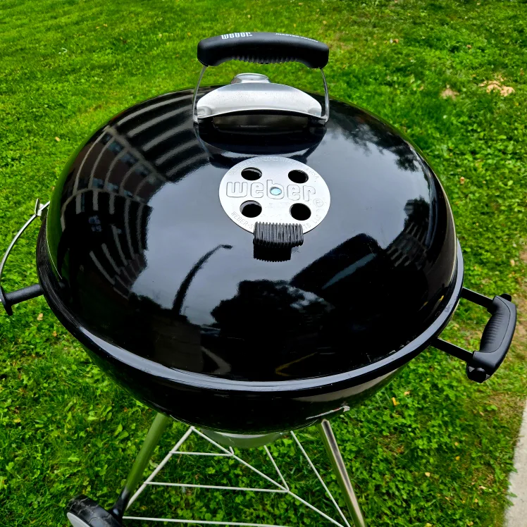 Weber Original Kettle Premium 22” Charcoal Grill image indicator(2)