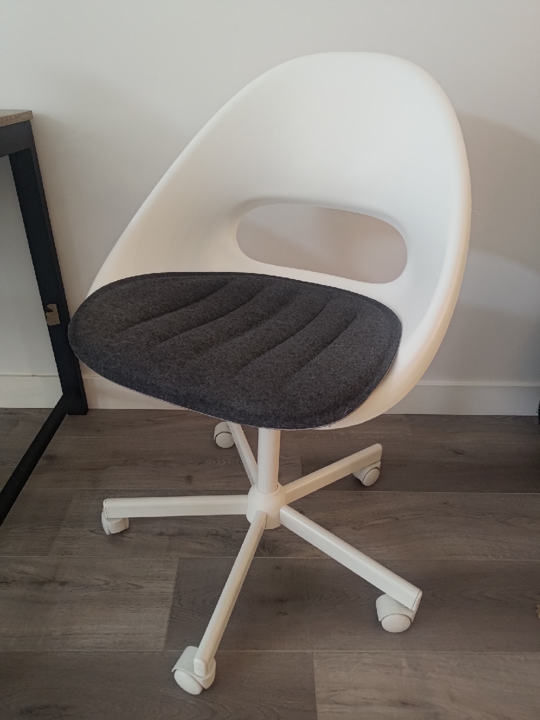 IKEA LOBERGET / MALSKÄR White Desk Chair