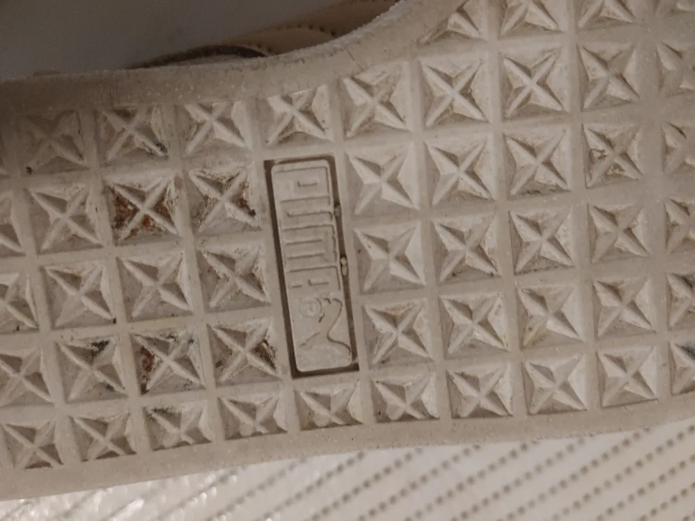 Puma Suede Cream Sneakers -size 6 image indicator(2)