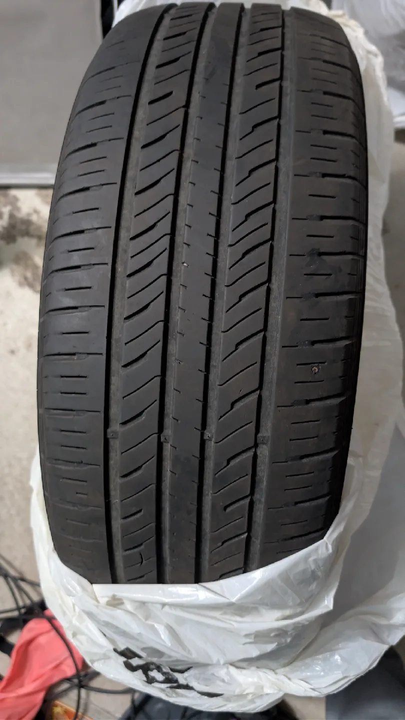 Laufenn Tire 235/65R16 image indicator(3)