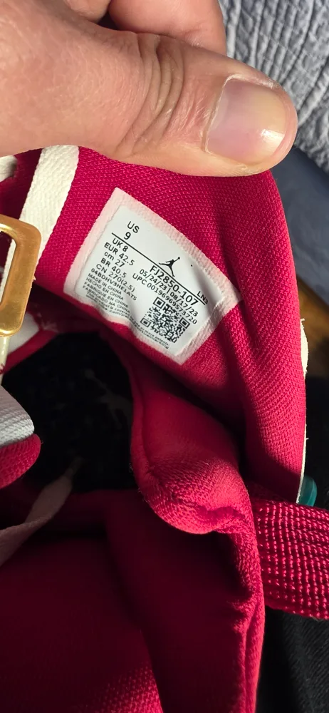 Air Jordan 8 Retro SP Size 9 image indicator(9)