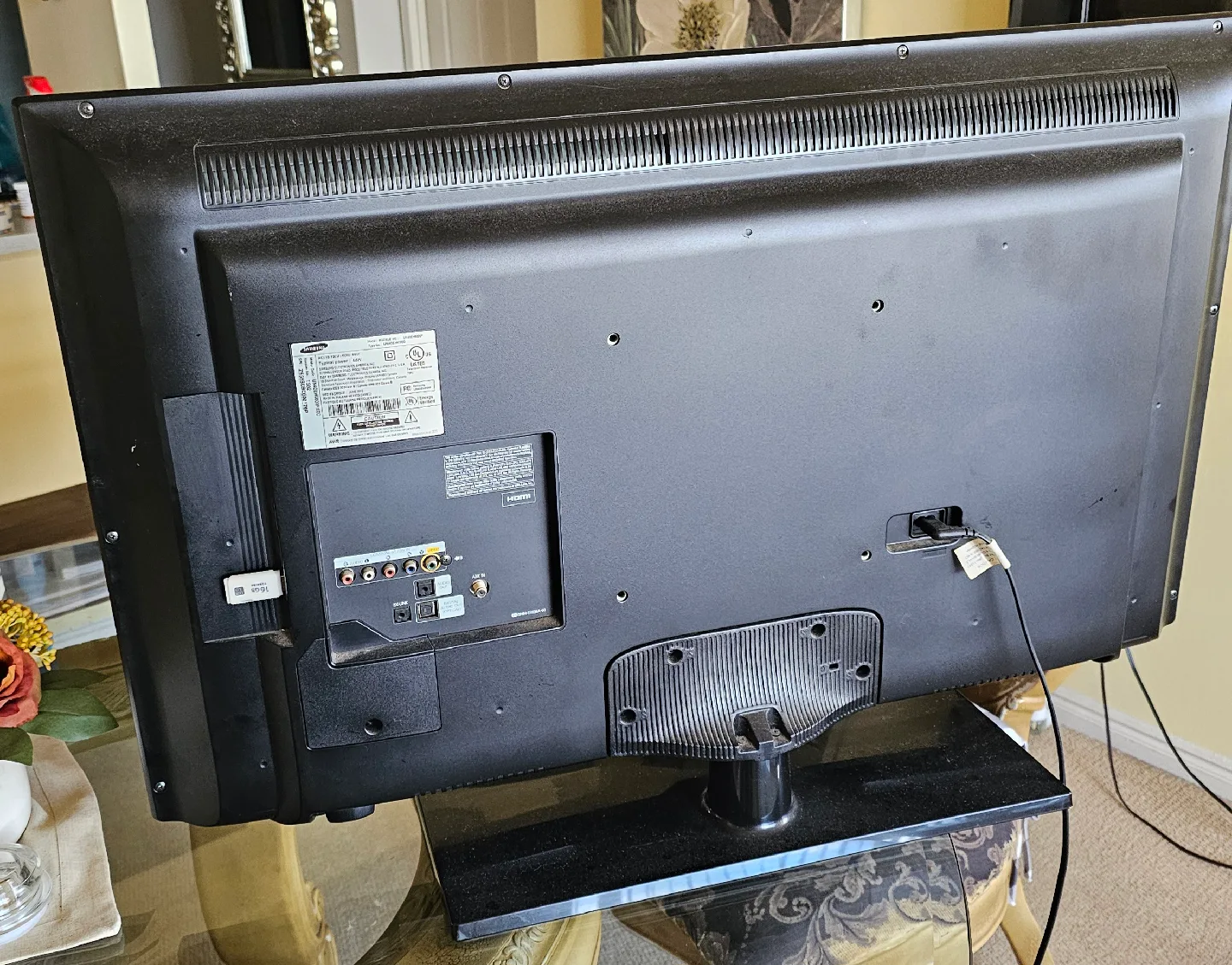 Samsung UN40EH6000 40 inch TV,not a smart tv image indicator(2)