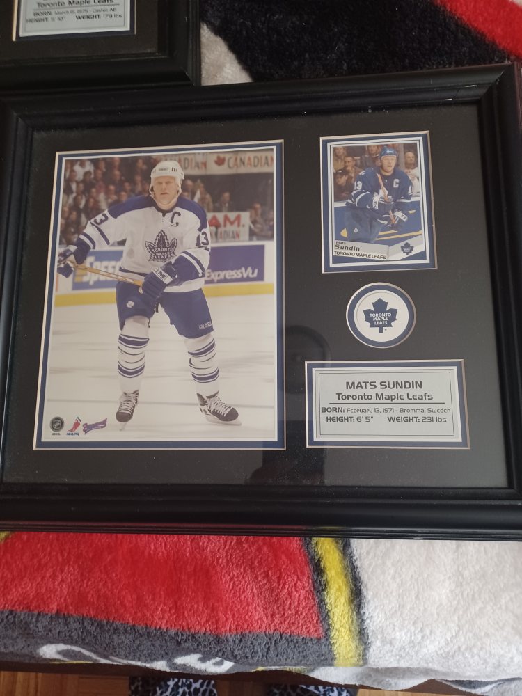 Framed NHL Hockey Player Photos - photo 4