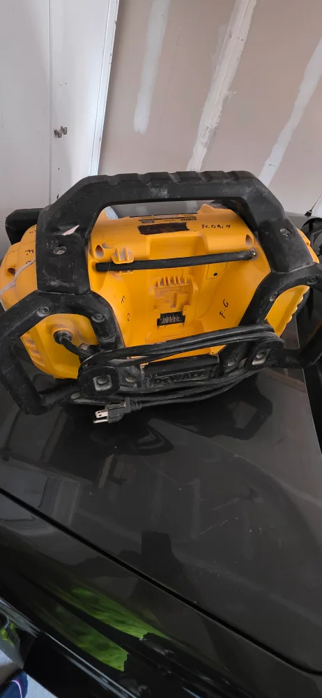 Dewalt Jobsite Radio image indicator(3)