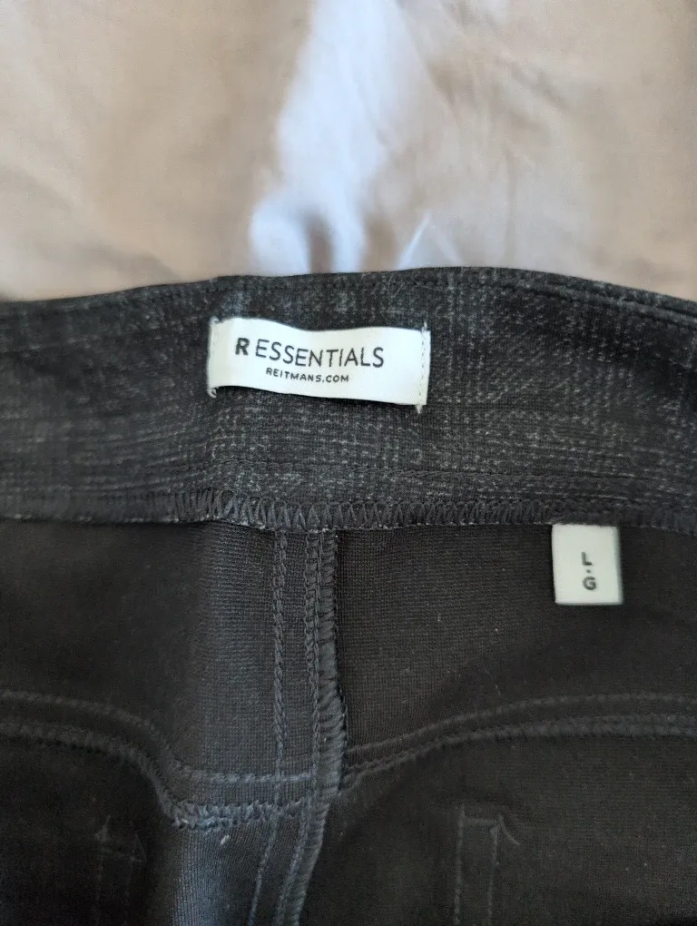 Reitmans Essentials Leggings - Size L - New with Tags! image indicator(3)