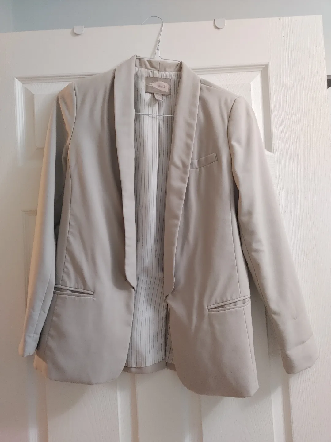 Forever 21 Contemporary Beige Blazer - Size XS image indicator(2)