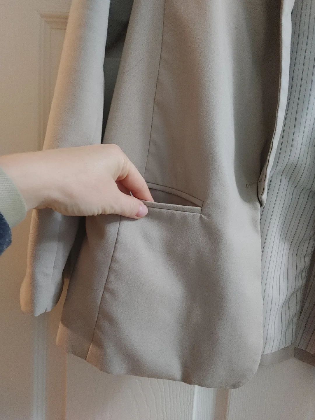 Forever 21 Contemporary Beige Blazer - Size XS image indicator(3)