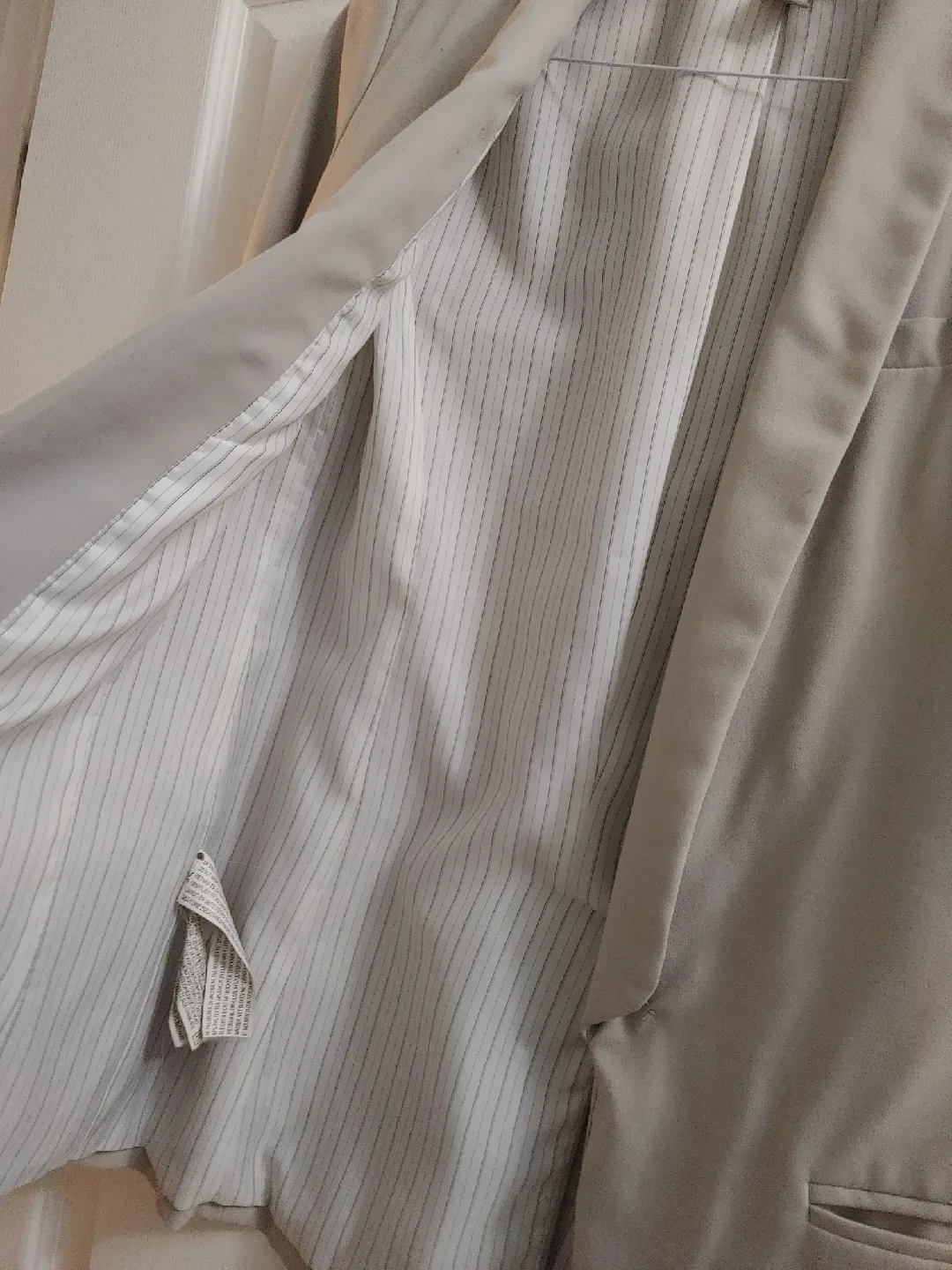 Forever 21 Contemporary Beige Blazer - Size XS image indicator(5)