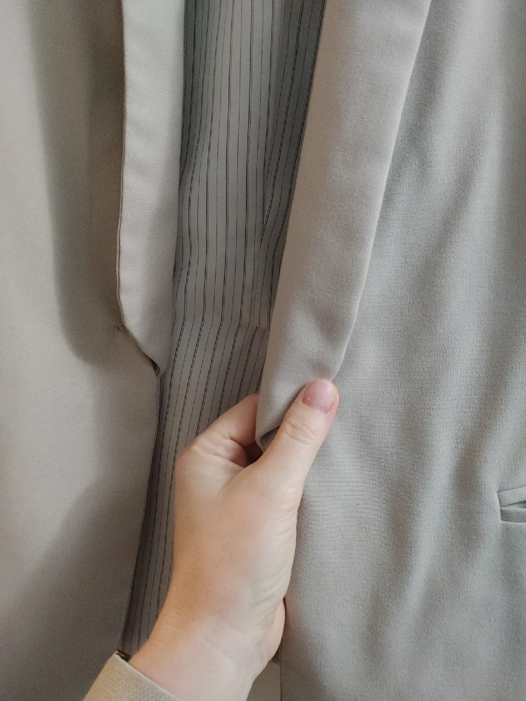 Forever 21 Contemporary Beige Blazer - Size XS image indicator(6)