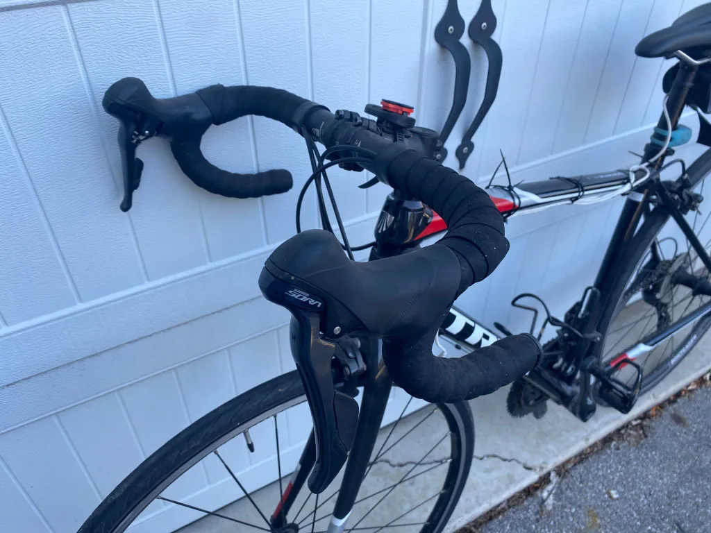 Trek Road Bike - Black and White image indicator(3)