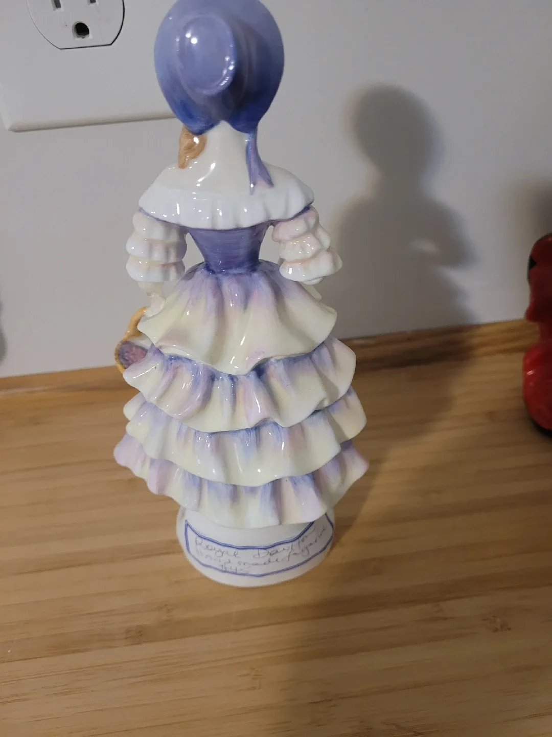 Lenox Figurine - Lavender Lady image indicator(3)