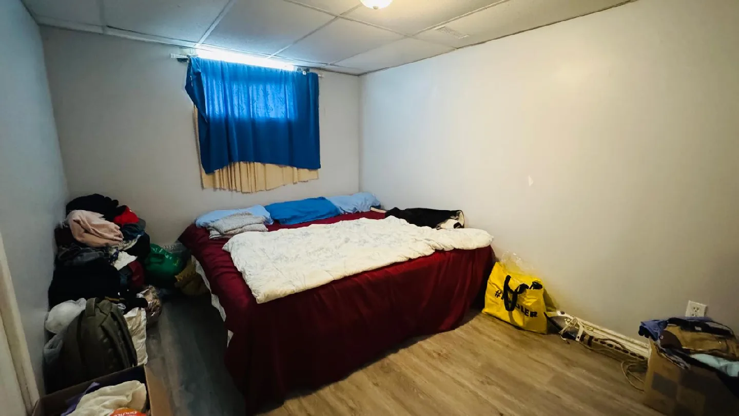 2 bedroom basement for rent image indicator(4)
