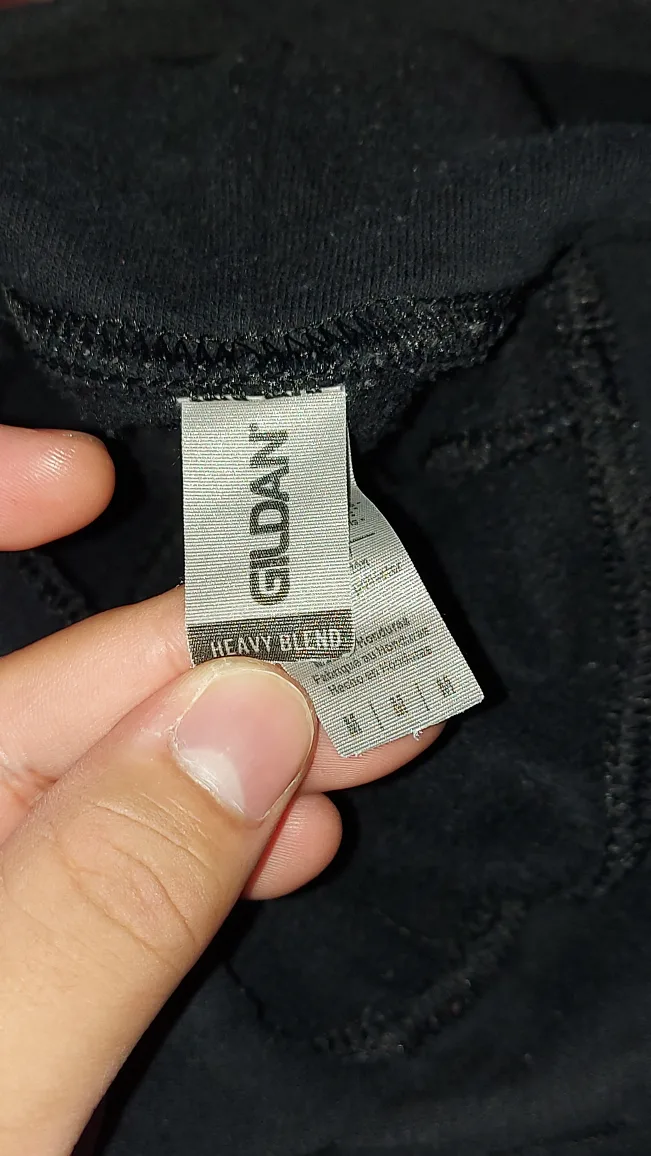 Gildan Black Hoodie - Size M image indicator(2)