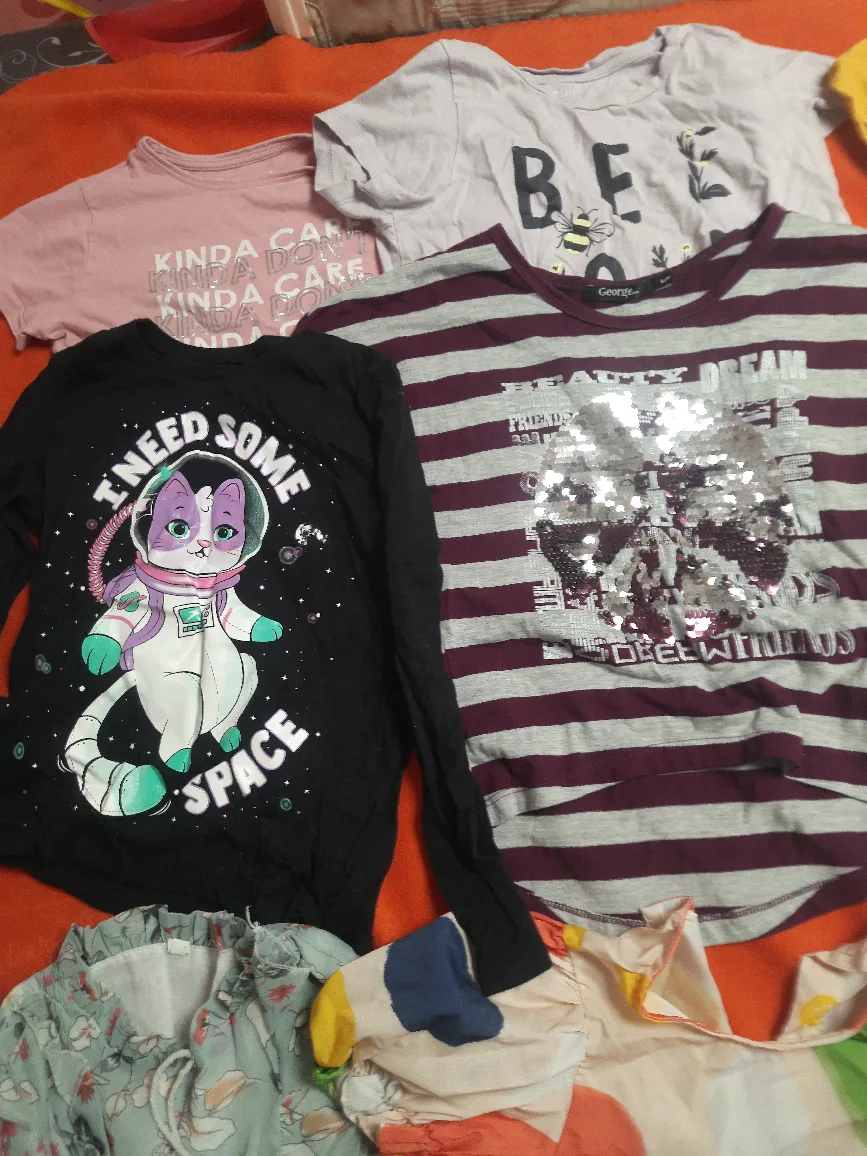 Girls' clothes bundle Size 7 to 8 years thumbnail