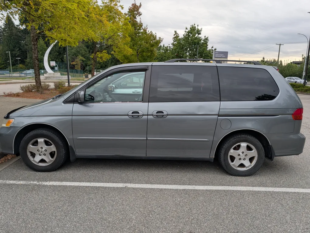 Honda Odyssey Minivan - Grey image indicator(3)