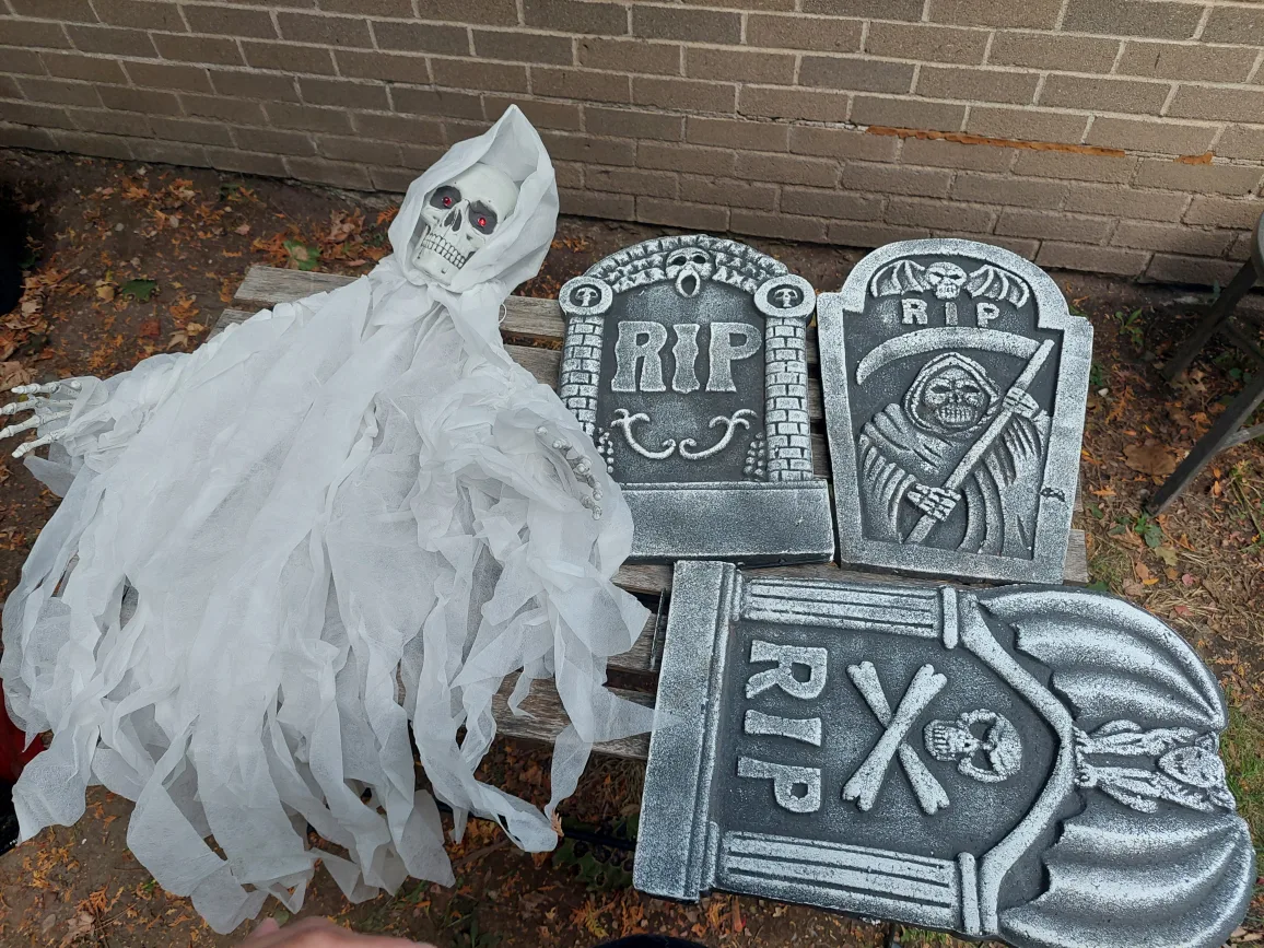 Halloween Decorations: Ghost & Tombstones thumbnail
