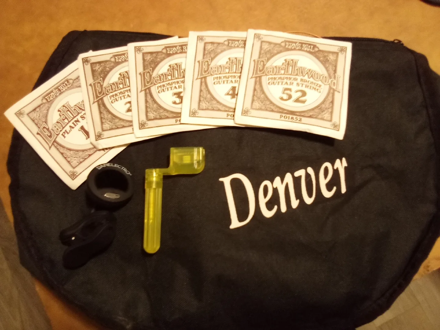 Denver Acoustic Guitar w/ Ernie Ball Strings image indicator(2)